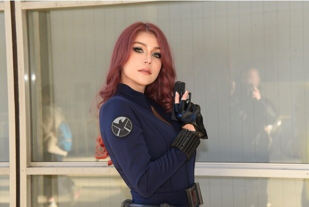タイトなボディースーツの“ブラック・ウィドウ”コスプレ「全身の装飾は3Dプリンターで作成」<東京コミコン2025>