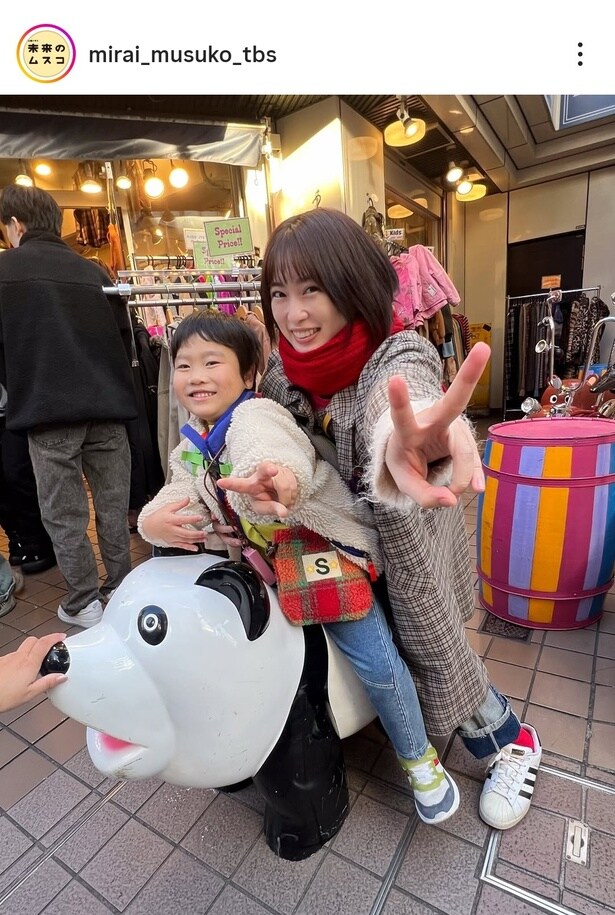 【写真】志田未来&天野優、パンダさんに乗って大はしゃぎするオフショット