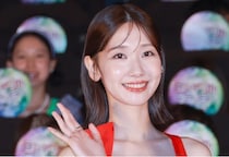 ミニスカ×ロングブーツ…柏木由紀、“私服コーデ”でポニテ姿の美脚披露に「お洒落で美しい」と反響