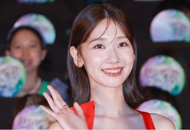 ミニスカ×ロングブーツ…柏木由紀、“私服コーデ”でポニテ姿の美脚披露に「お洒落で美しい」と反響