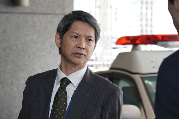 安藤(緒方直人)は記者の取材も捜査進展の一助になると考える