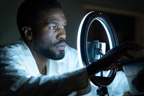 マーベルが“ヒーロー映画のテコ入れ”描写　“メタ的表現”も気になるMCU新ドラマ「ワンダーマン」開幕