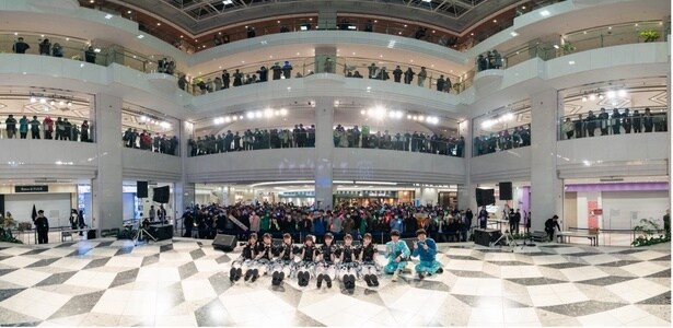 池袋・サンシャインシティ噴水広場でのフリーライブより