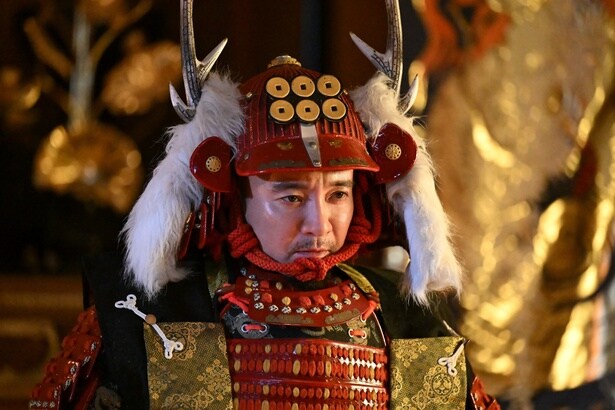 濱田岳が戦国武将・真田幸村役として登場 松田龍平“洋輔”、突然やって来た“真田十勇士”の一人と出会う<探偵さん、リュック開いてますよ>