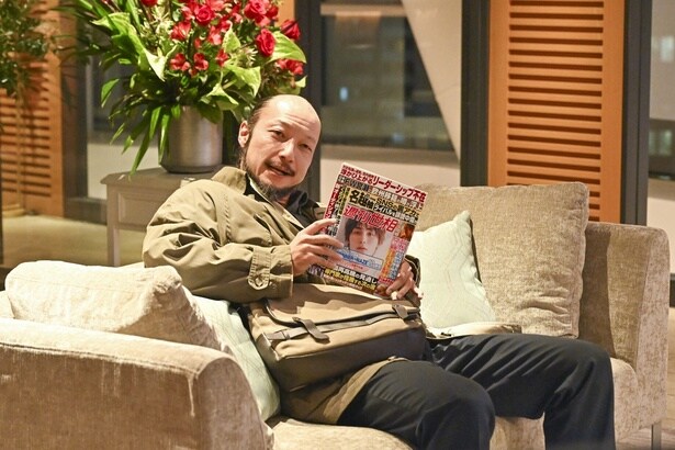 週刊誌の記者・風祭(河内大和)