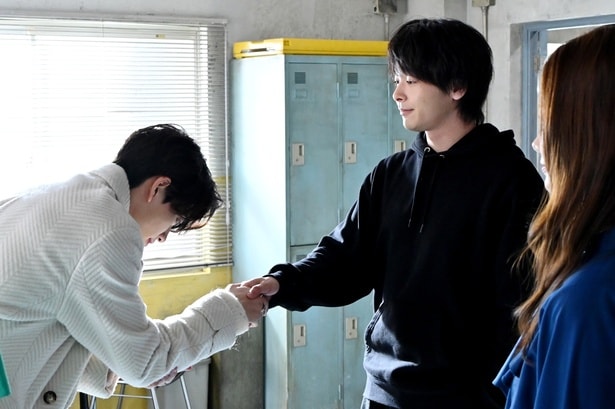 岩瀬洋志“リョウ”からの誘いに乗った中村倫也“吾妻”は、NAZEをTORINNERと「対バン」させることに<DREAM STAGE>