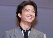 伊藤健太郎＆川島鈴遥、公園でほっこり手作りのお弁当を食べるオフショットに「公開ありがとうございます」の声＜略奪奪婚＞