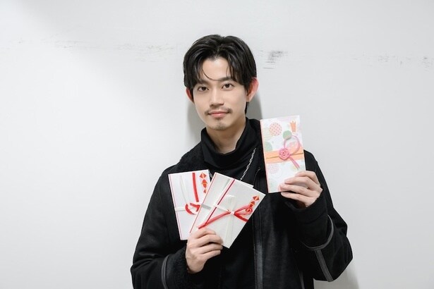 高橋健介が選んだのは柄つきのご祝儀袋
