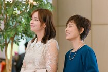 加藤ローサ“赤木”は母・榊原郁恵“芳江”が組んだ代理婚活のお見合いで、超資産家で52歳の医師・東根作寿英“国生”に出会う＜婚活バトルフィールド37＞