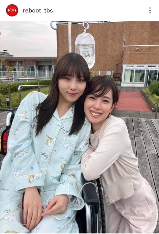 【写真】戸田恵梨香&与田祐希、顔寄せ合う仲良しオフショット
