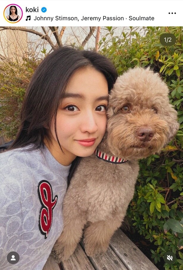 【写真】Koki,“かわいい家族”と頬を寄せ合うツーショット
