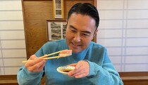 市川右團次が「堀切の漫才夫婦」が営む町寿司へ　シャリの温度や酢にもこだわる“出汁寿司”に感動＜今宵、町寿司で＞