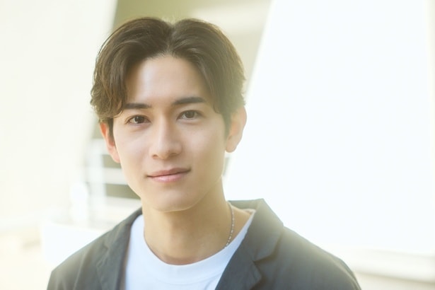 元JR駅員・33歳俳優が明かす、沼津駅での“モテすぎ伝説”「駅の職員なのに、盗撮や出待ちをされて…」＜岩城滉太＞