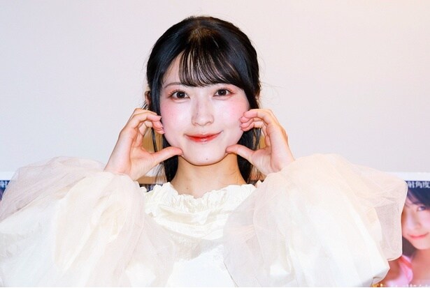 AKB48の“スマイル天使”佐藤綺星が初の写真集発売「『お姉ちゃんとお互いに交換っこし合おうね』って(笑)」