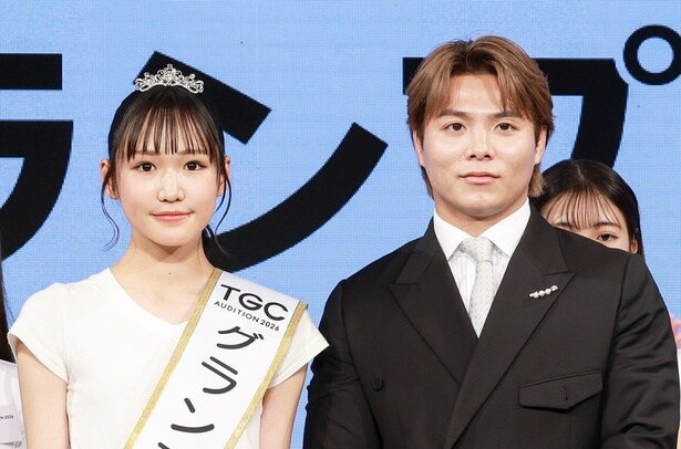 グランプリを受賞した後藤まなさん、プレゼンターの阿部一二三選手