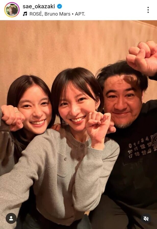 【写真】岡崎紗絵&芳根京子&小手伸也、笑顔が素敵な仲良し3ショット