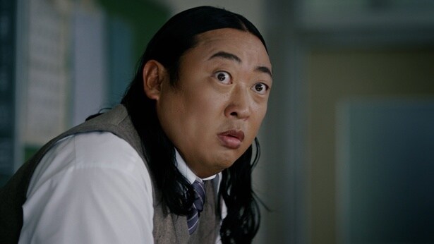 長髪の教師を演じた秋山竜次(ロバート)