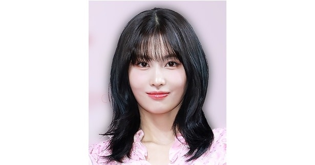 TWICE・モモ、スタイル際立つ色っぽい衣装に「神」「かわいすぎる」の声