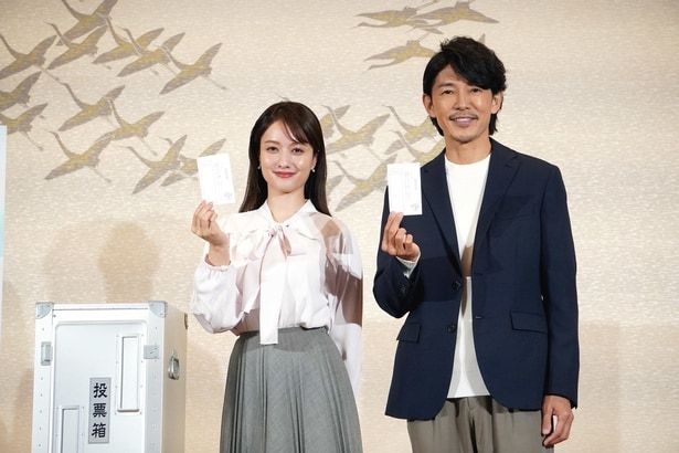 谷まりあ、藤木直人(写真左から)