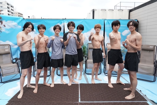 (左から)菊池風磨、佐藤勝利、松島聡、寺西拓人、猪俣周杜、原嘉孝、篠塚大輝、橋本将生