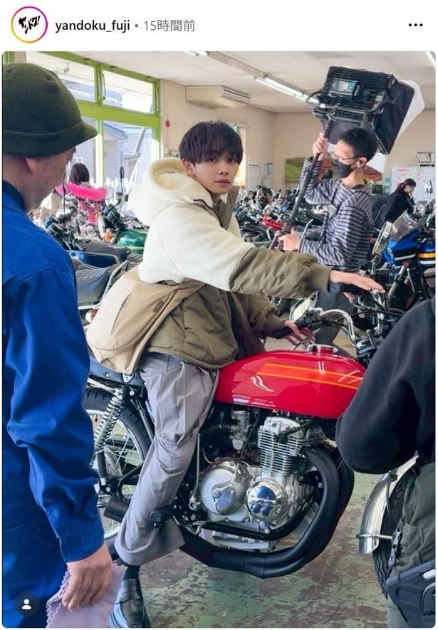 【写真】宮世琉弥、バイクにまたがる姿が「かっこいい」と反響