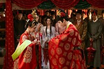 猫顔美女ティエン・シーウェイの“変身動画”が8億回閲覧の大反響　“国宝級イケメン”シュー・カイとの美しすぎる2ショット際立つ豪華絢爛時代劇