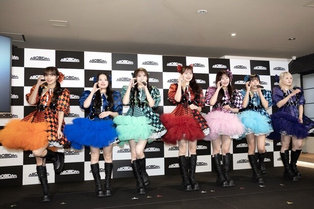 (写真左より)南なつ、桐原美月、小川奈々子、立花琴未、村川緋杏、福山梨乃、宮野静