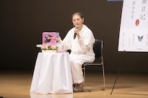 小泉今日子がチャーミングな歌声とサプライズで会場を魅了、猫への愛にあふれた一夜限りの『新装版 小雨日記』刊行記念トークショー