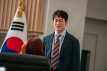 チソンの愛嬌爆発“人たらし”演技に反響「これは好きになる！」ハニョン、最強チーム“判ベンジャーズ”結成＜二度目の裁判＞