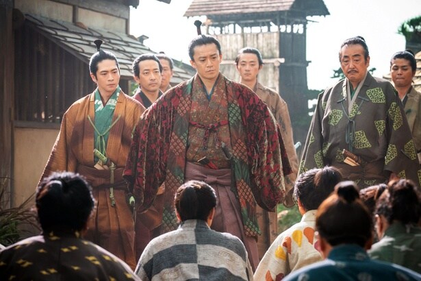 信長(小栗旬)&元康(松下洸平)の圧倒的存在感…後の三英傑が揃う