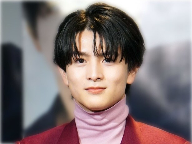 超特急・柏木悠、“彼氏感はんぱない”ベージュニット姿のオフショットに反響＜パンチドランク・ウーマン＞