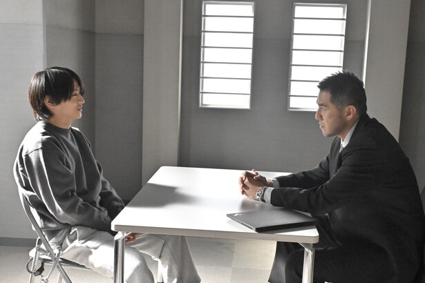 捜査一課・巨椋(吉原光夫)は川畑(猪俣周杜)の捜査に難航する