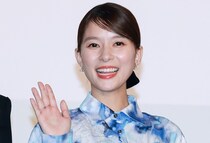 芳根京子&和久井映見、久々に再会のハートポーズショットに「お2人とも素敵」の声＜波うららかに、めおと日和＞