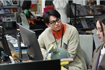 菅生新樹“大和”剛力彩芽“凛子”と企画説明会のため凛子の母校を訪問…そこで、容姿に悩む高校生・野中梨緒那“望海”に出会う＜人は見た目じゃないと思ってた。＞