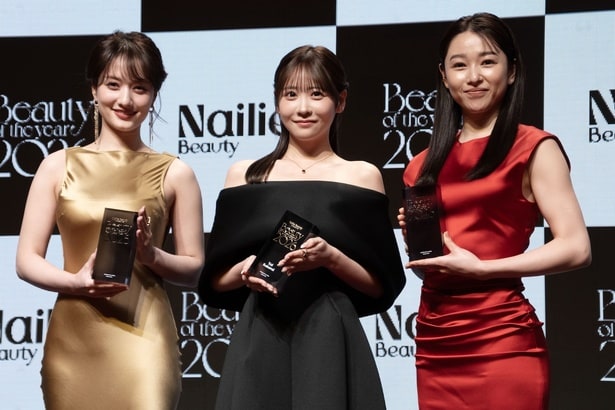 (左より)谷まりあ、櫻井優衣、桜井日奈子