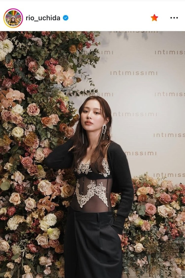  【写真】内田理央、黒の上下のコーデでインナーに“透けシースルー”の色っぽい姿で美スタイルを披露