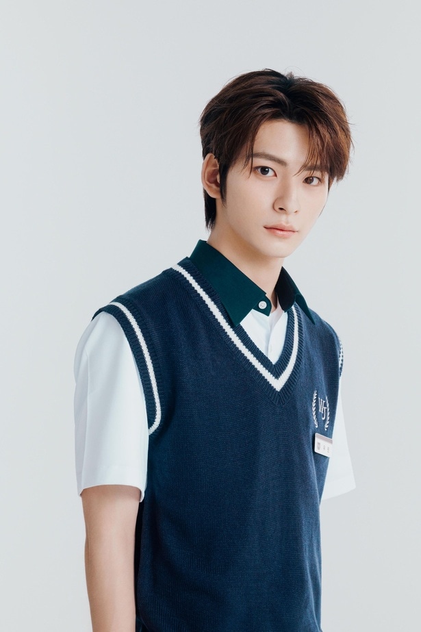 ウリン (WOOLIN): 17歳（2008.11.19生）、韓国出身、O型、ISFP【1990年代チーム】