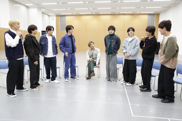 (左から)篠塚大輝、猪俣周杜、橋本将生、寺西拓人、木村拓哉、菊池風磨、松島聡、佐藤勝利、原嘉孝