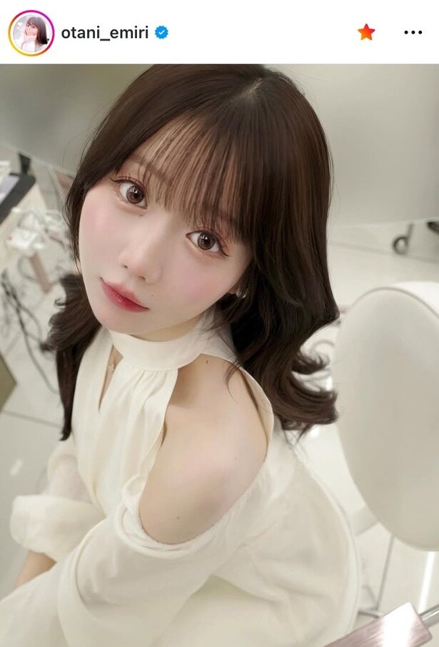 【写真】＝LOVE・大谷映美里、美肩×上目遣いの“あざとかわいい”1枚