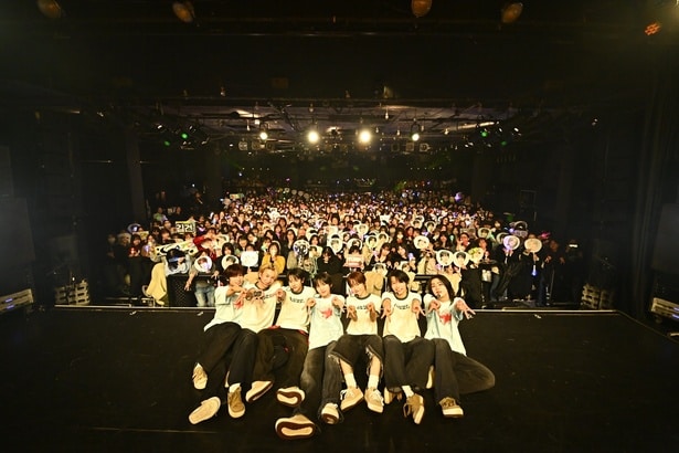 最後はNAZEが観客と共に記念撮影