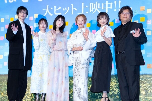 (左より)西垣匠、志田未来、浜辺美波、夏木マリ、永作博美、三木孝浩監督
