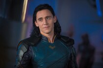 「アベンジャーズ」シリーズで“ロキ”を演じるトム・ヒドルストンが2月9日に誕生日　“ロキ”の活躍を振り返る