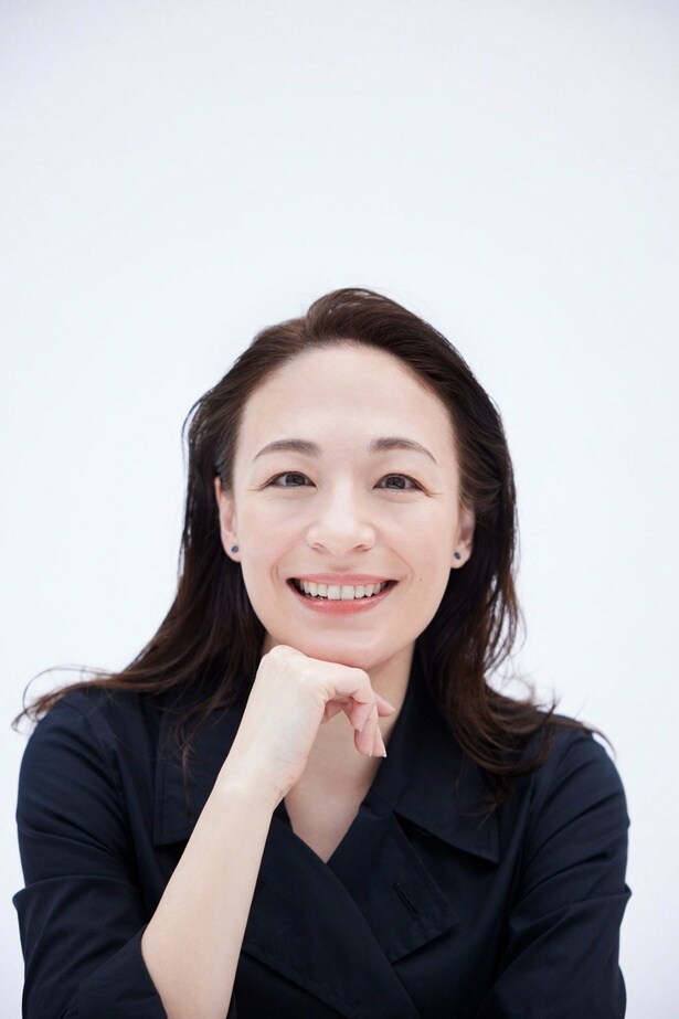 「ある小説家の日記」に出演するシルビア・グラブ