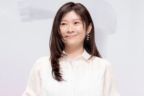 篠原涼子、オープンカーでサングラスをかけさわやか笑顔のオフショに「めっちゃ楽しそう」＜パンチドランク・ウーマン＞