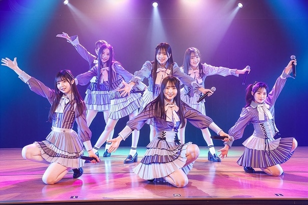 AKB48 21期研究生の劇場公演デビューとなる「手をつなぎながら」公演のゲネプロが行われた