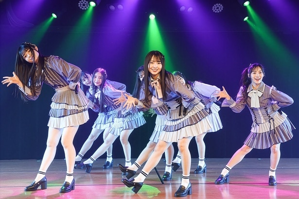 AKB48 21期研究生の劇場公演デビュー「手をつなぎながら」公演のゲネプロ