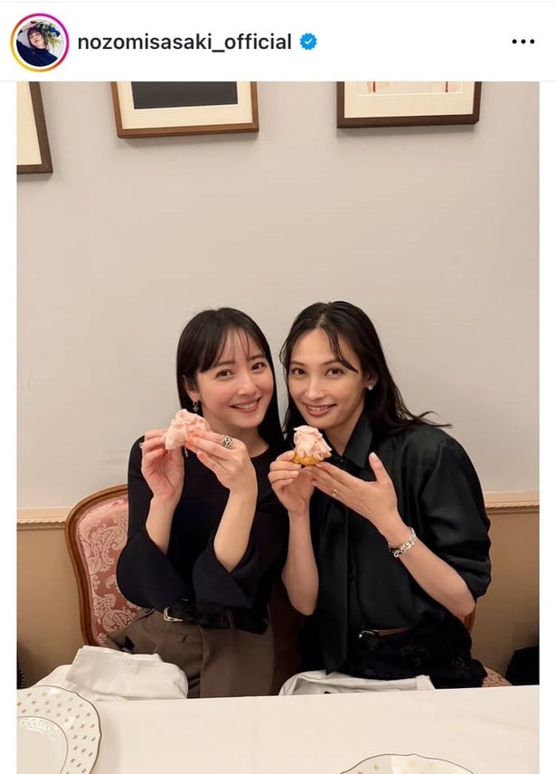 【写真】「一つ歳を重ね、38歳に」…佐々木希、“一口ケーキ”を手に大政絢とのツーショット