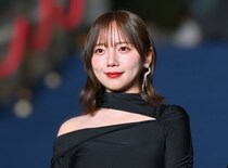 “この世界に進むきっかけ”…齊藤京子、憧れの存在大島優子と顔寄せ合う笑顔の2ショット公開