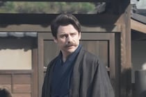 ＜明日のばけばけ＞トミー・バストウ“ヘブン”はやっと現れた吉沢亮“錦織”の姿に驚く