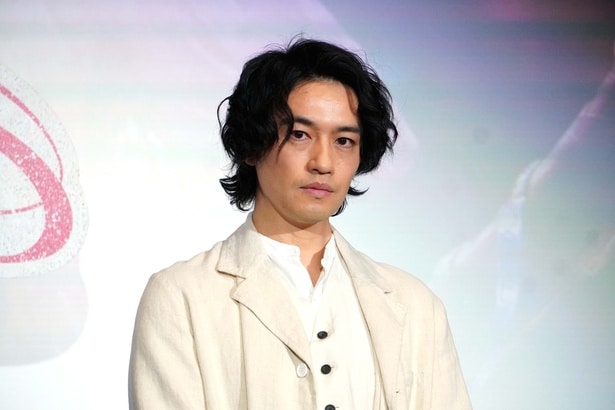 舞台あいさつに登場した斎藤工